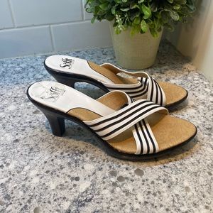 Sofft white slip on sandals low heel womens size 8 Leather upper